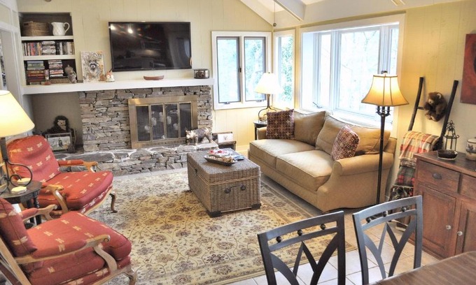 Big Canoe Casa | Resort Haven - Lake Views Fireside Sips Big Screen Roku TVs Community Golf