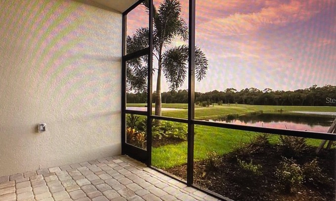 Lakewood Ranch Condominio | Resort Life Lakewood National 2 Golf Courses, Pools, Pickelball, Spa, and more!