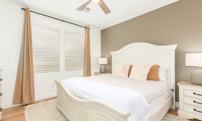 Central Scottsdale Casa | Resort-like 2BR / 2BA townhome escapada en el soleado Scottsdale cerca de golf y vistas mtn