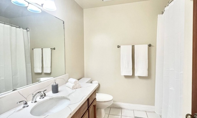 Fountain Valley Condominio | Resort like Condo near Disneyland, the Beaches, Los Angeles & more