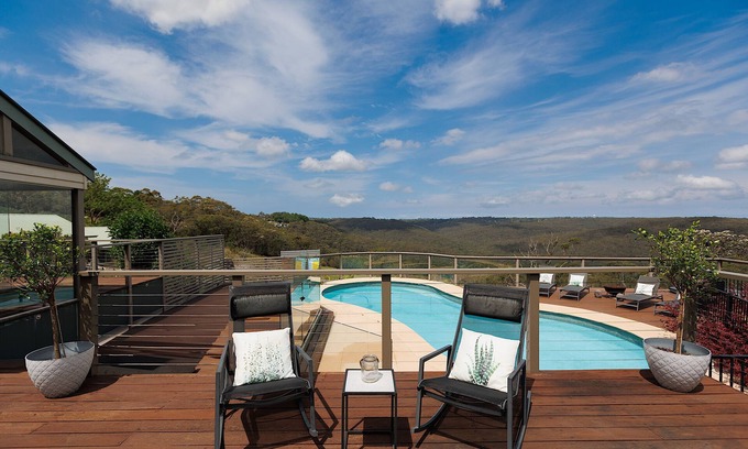 Duffys Forest Otro | Resort like hobby farm stay for big families by Kuringai Chase National Park