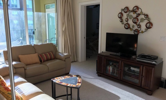 Fort Myers Condominio | Resort Living en el centro de Fort Myers con vista al río