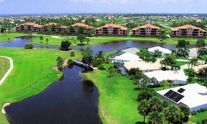 Burnt Store Marina Villa | Estilo Resort Vivir en una comunidad de golf y canotaje en Punta Gorda, FL