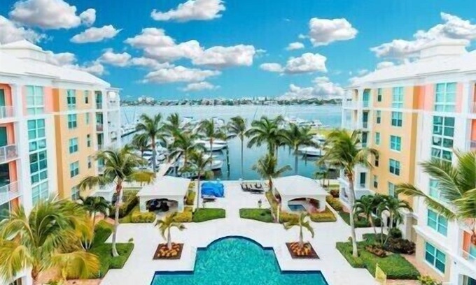 East Ocean Ave Condominio | Resort living