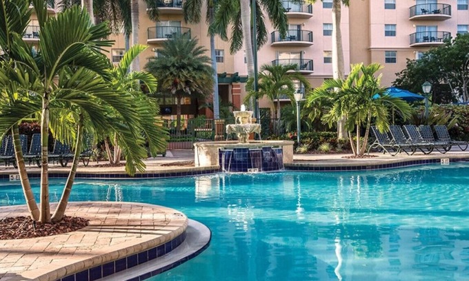 Survey Creek Complejo | Resort Managed 2 BR -Sleeps 8 at Wyndham Palm Aire - Pools, Free Beach Shuttle!