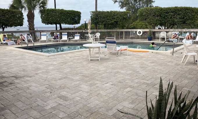 Cross Key Waterways Complejo | Resort, New Remodel, Sleeps 8, with Boat Slip, Dock Heated pool, Fully Furnished