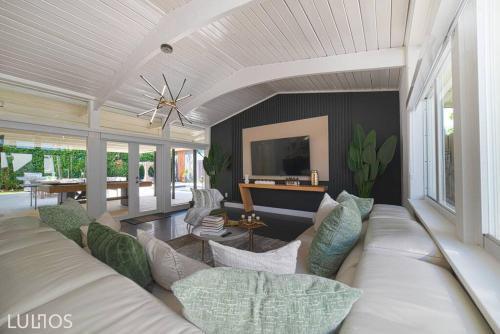 Cutler Bay Casa | Resort Retreat Heated Pool, BBQ & Sports Court L11