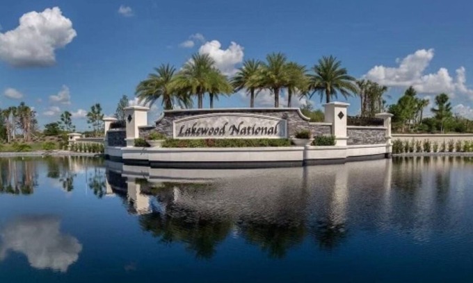 Lakewood Ranch Condominio | Resort Style 1st Floor Condo in Amazing Lakewood National Golf Community!