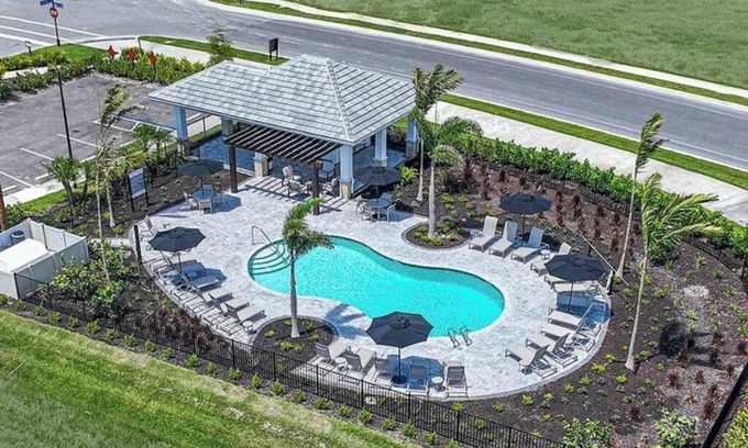 Sarasota Casa | Resort-Style 2-Bedroom Townhome with Pool, WiFi, and AC in Sarasota