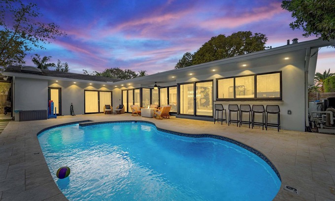 Imperial Point Casa | Resort Style Backyard~Heated Pool~Hot Tub~Fire Pit