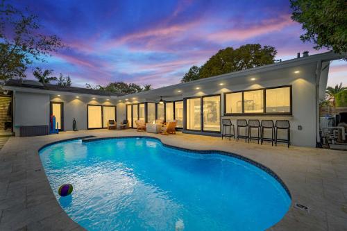 Imperial Point Casa | Resort Style Backyard Heated Pool Hot Tub Fire Pit