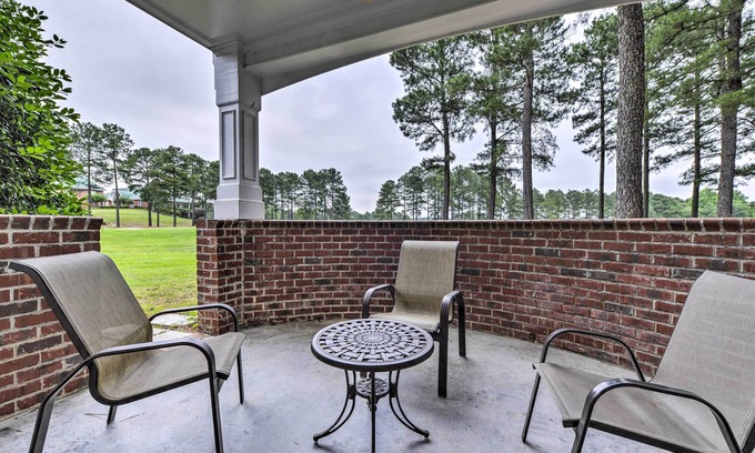 Spring Lake Condominio | NUEVO: Condominio Spring Lake con acceso a la piscina en el campo de golf