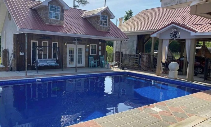 Laurel Cabaña | Resort-Style Cottage w/Pool @The House on the Hill