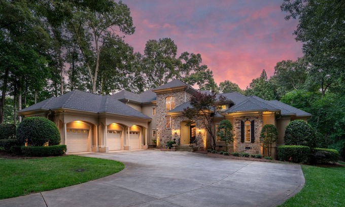 Waxhaw Casa | Resort-Style Home Waxhaw, NC. AMENITIES AMENITIES AMENITIES