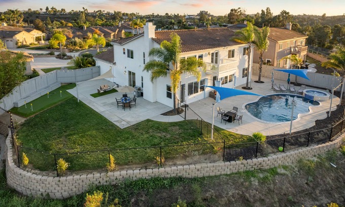 Fallbrook Casa | Resort-style Home with stunning views, pool, hot tub, putting green