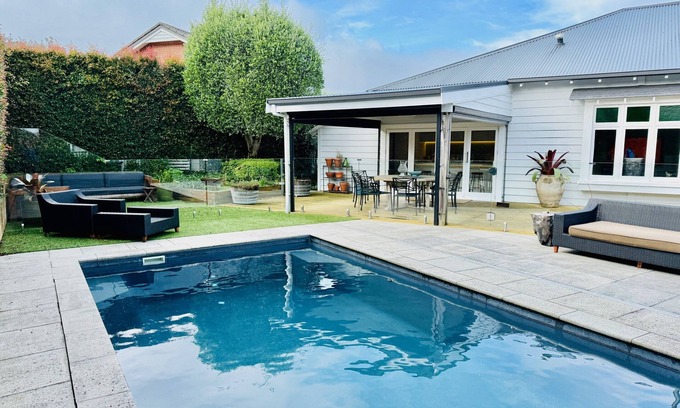 Auckland Casa | Resort style home with Pool, Chefs Kitchen and 4 bedrooms.