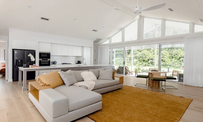 Avoca Beach Casa | Resort style living with pool, tennis court and beach