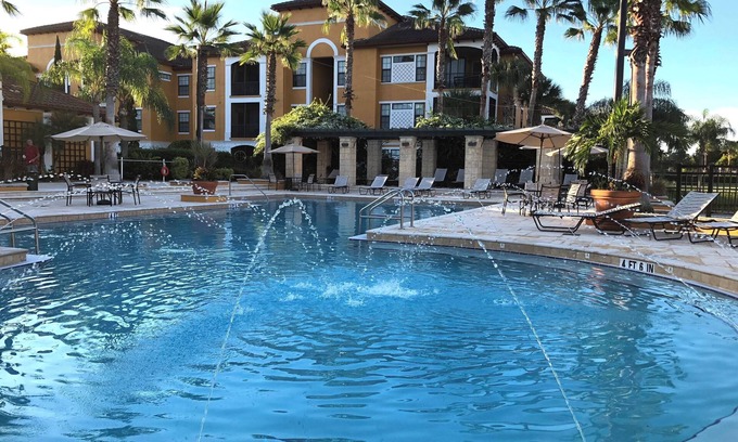 Sarasota Condominio | Resort style living, 2 bedrooms condo by the pool