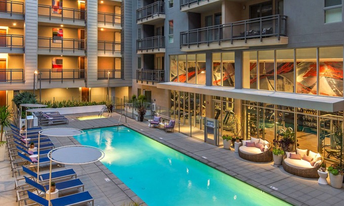 Downtown Apartamento | Resort style living next to malls and shopping areas
