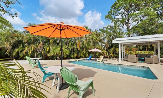South Venice Casa | Resort-style living without the crowd - 5 min from the beach!