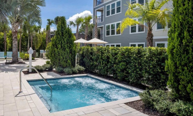 Temple Terrace Apartamento | Resort Style -POOL View-HOTUB- Moffitt-Pet-Gated-Gym-Wifi-USF-Elevator-Long Stay
