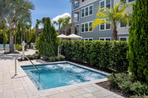 Temple Terrace Apartamento | Resort Style - POOL View - HOTUB - Moffitt - Pet - Mid Term Rental - Gated - Gym - Wifi - USF - Elevators - Long Stay - WT1