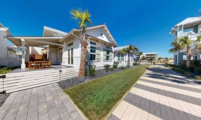 Port Aransas Cabaña | Resort Style Pools, Boardwalk to the Beach, Restaurant on Site