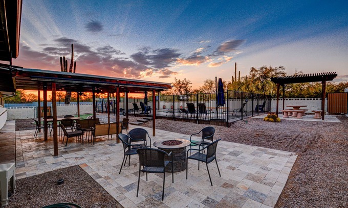 Pinnacle Peak Casa | Experience Endless Fun - Pool, 9 Hole Mini Golf, Basketball Court and More!