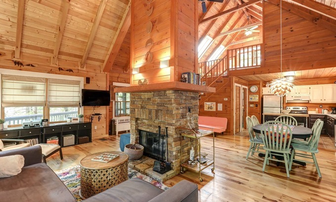 Big Canoe Casa | Respite at Big Canoe - Wood-burning fireplace, bright interiors, Wifi