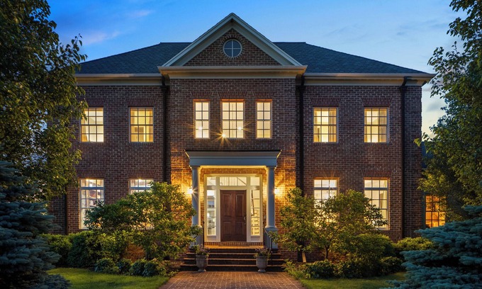 Newton Casa | Rest and Relax in Luxury on Lake Michigan! Beach, Gameroom, Theater, and Calm