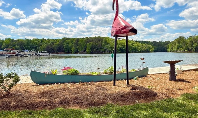 New London Casa | Rest at Badin Lake