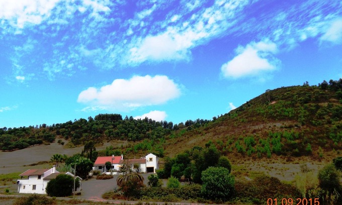 Santiago do Cacem Cabaña | Descansa en la naturaleza sin estrés y sin tráfico en una casa rústica, ambiente tranquilo