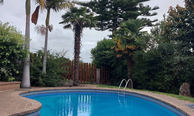 Tauranga Cama Y Desayuno | Rest, Queen bed. Free wifi & Safe parking . Close to all the Bay has to offer.