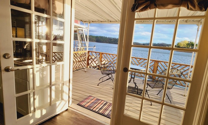 Morristown Alquiler De Eote | Rest, relax, and reel in the views or the fish!