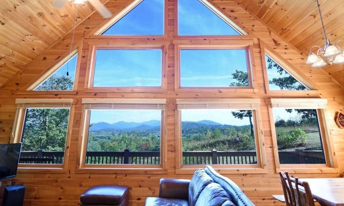 Murphy Cabina | Rest, Relax, and Reset - 4 bd/3 bth - 5min to town