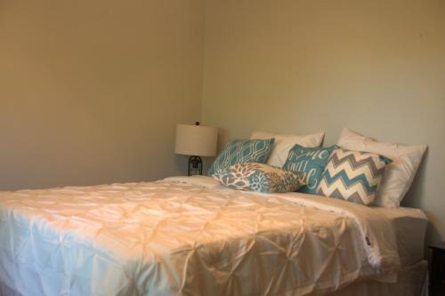Conyers Casa | Rest & Relax in our cozy 5 Bedroom House