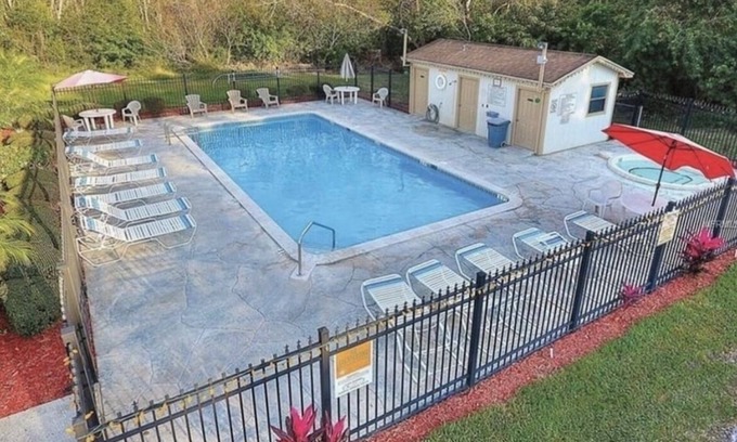 Nichols Condominio | Rest, Relax and Recharge - Beautiful 2 Bedroom, 2 Bath Condo with Pool