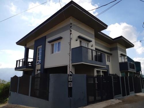 Baguio Casa | Restful 3BR Hillside Duplex House