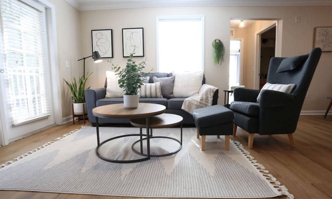 Gainesville Condominio | Restful Refuge 🍃 2 BR Boutique Condo | Pool & Gym
