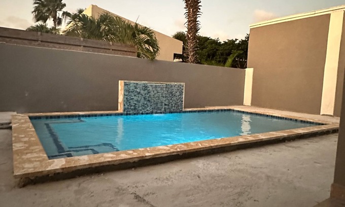 Kamay Casa | Restful retreat centrally located with private pool near Eagle Beach