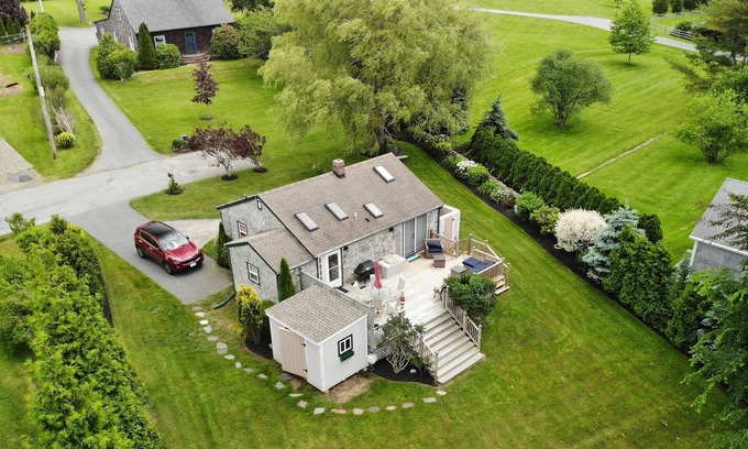 Middletown Casa | Restful,SUNNY Cottage in the midst of it all - BEACHES,RESTAURANTS,SHOPPING etc!