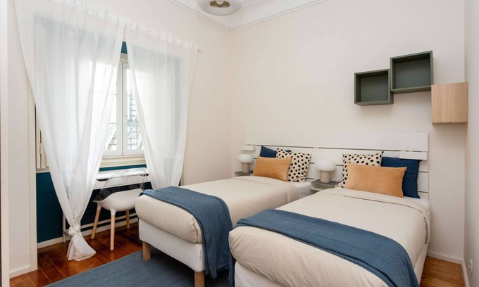 Alto do Pina Apartamento | Restful Trendy Room | Shared Apartment