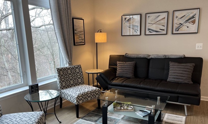 Reston Apartamento | Reston Nest- A Brand New 2-BR in Reston, VA - near DC