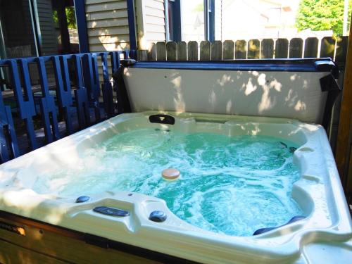 Frankfort Casa | Restoration - Private Spa And Great Location!