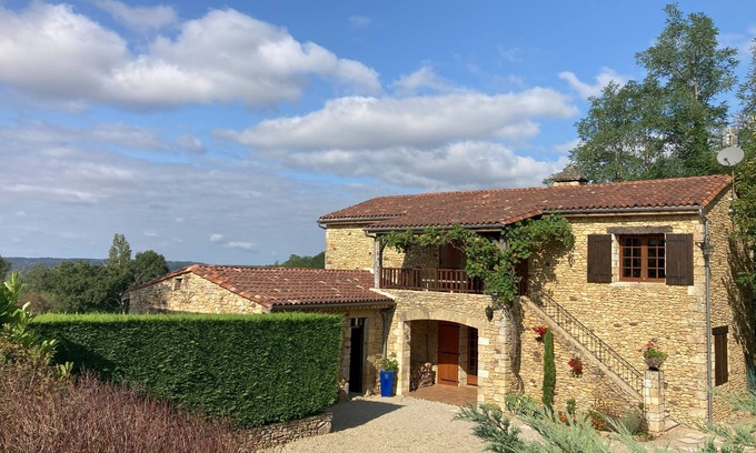Saint-Germain-de-Belves Casa | Granero de piedra restaurado con excelente vista