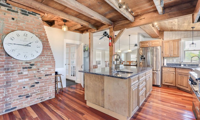 Harwich Port Casa | Restored 1830s Era Home - Close to Nantucket Sound