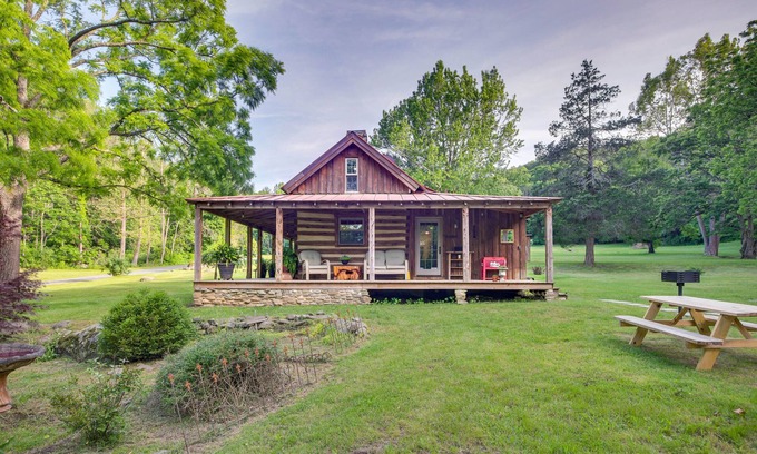 Peaks Cabina | Restored Buchanan Log Cabin on 9-Mile Creek!