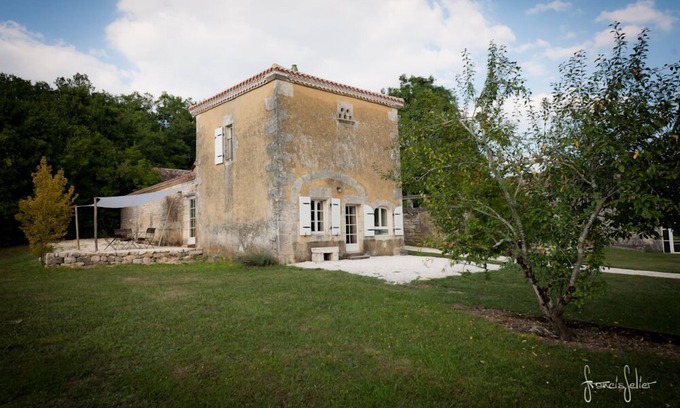 Mouthiers-sur-Boeme Cabaña | Casa rural en un bonito palomar restaurado. En el corazón del campo de Charente.