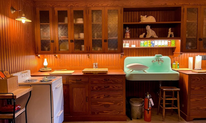 Nob Hill Casa | Restored, dog-friendly, historical landmark with pool table & prime location
