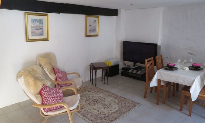 Sainte-Colombe-sur-lHers Casa | Restored stone cottage in beautiful area of southern France